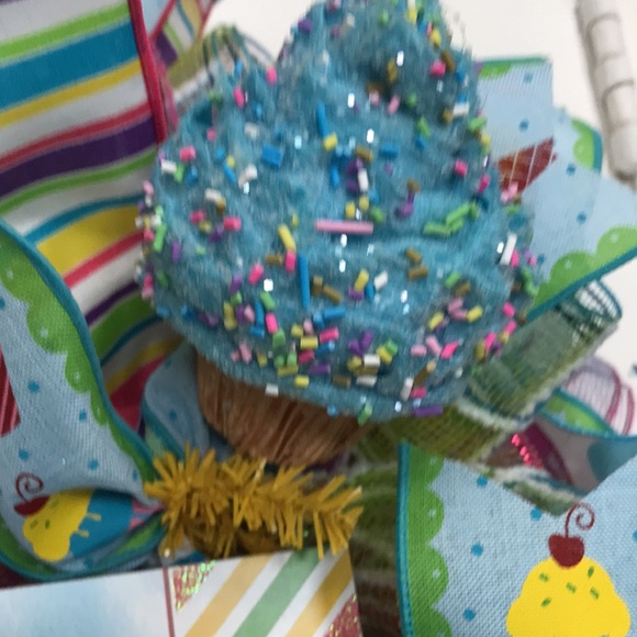 Sweet Birthday Wishes Wreath - Picture 6 of 7